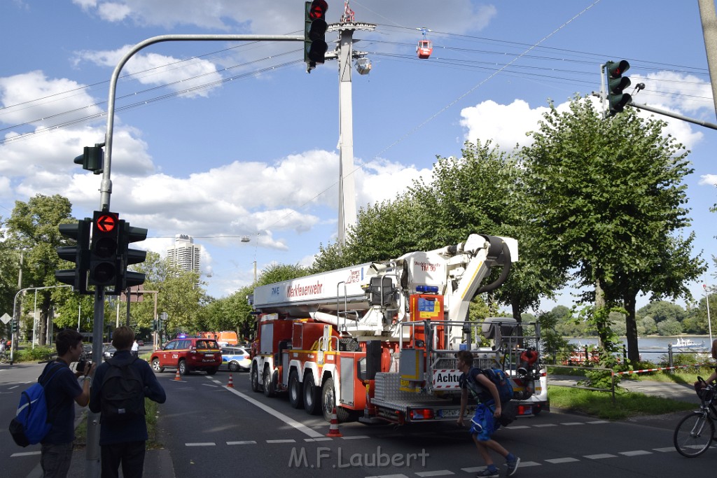 Koelner Seilbahn Gondel blieb haengen Koeln Linksrheinisch P398.JPG - Miklos Laubert